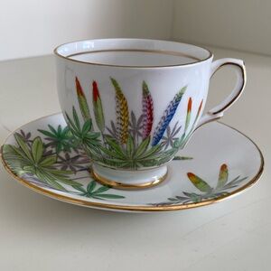 EUC VTG TAYLOR & KENT BONE CHINA TEACUP AND SAUCER IN THE PATTERN "LUPIN"